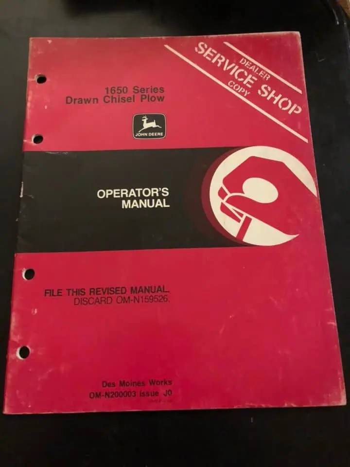 John Deere _ 1650 Series Drawn Chisel Plow _ Operator's Manual 1
