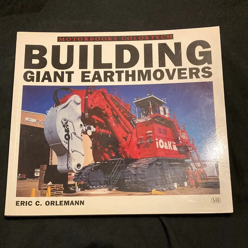 Motorbooks Colortech Building Giant Earthmovers 1
