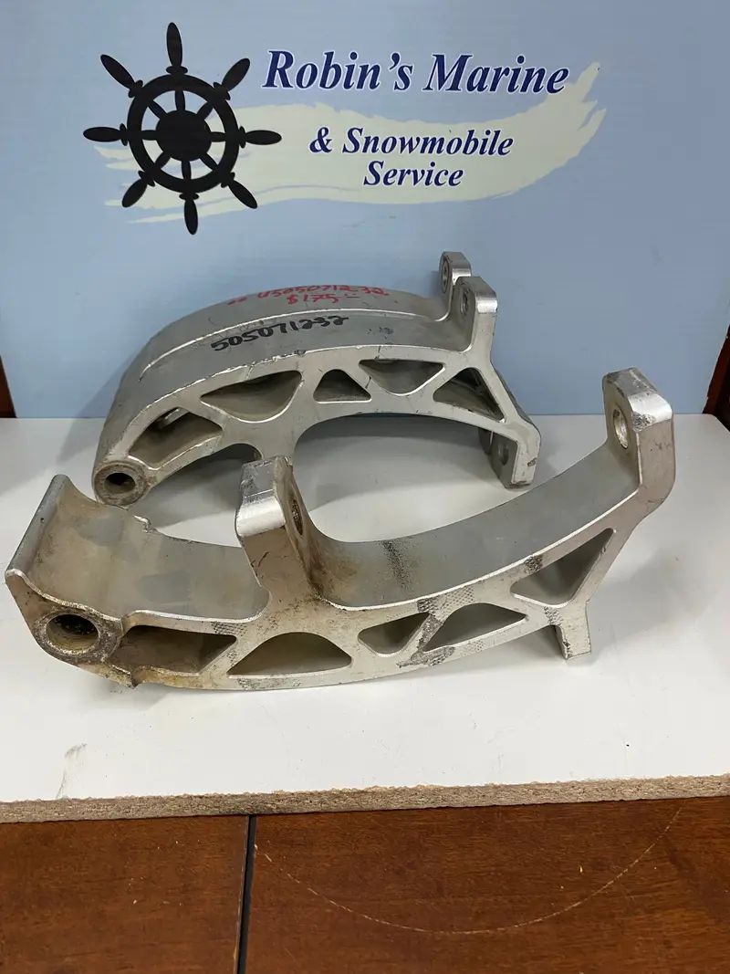 Skid-Doo Left Front Sterring Arm Spindle Knuckle 5805071232 1